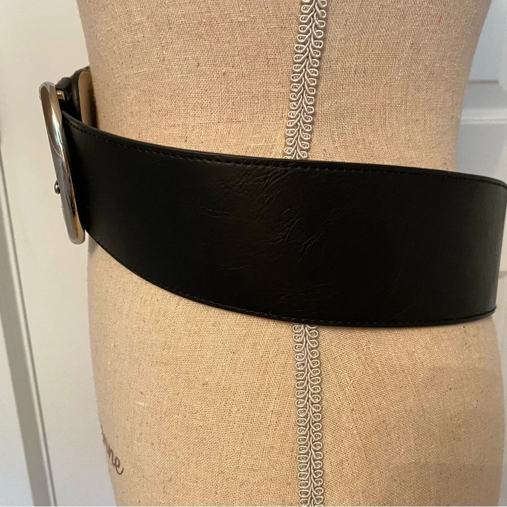 CHICO’S BELT BLACK FAUX LEATHER STRETCH ELASTIC SILVER BUCKLE ANIMAL ACCENT Sz M